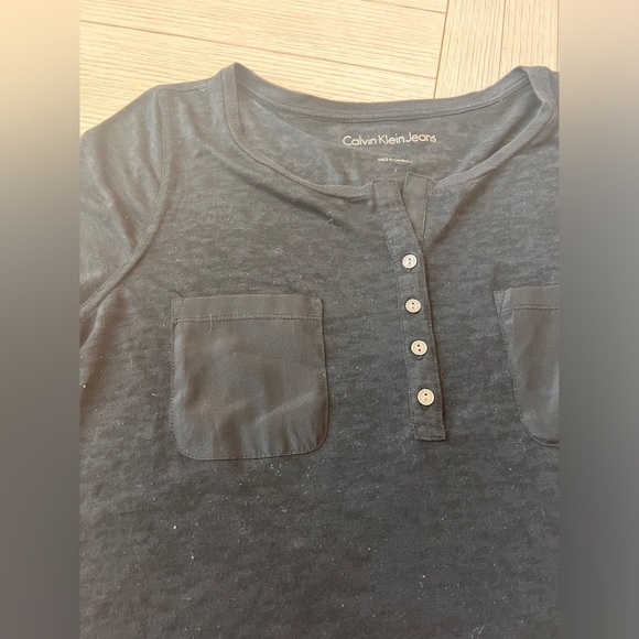 Calvin Klein basic black T with front pockets, button front. Size L - Picture 2 of 7